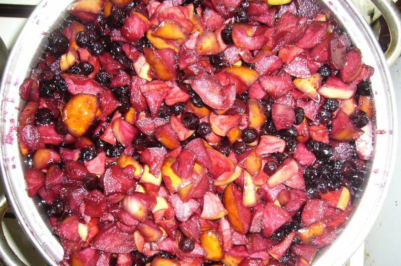 Варенье из черноплодной рябины на зиму: простой рецепт для сладкоежек