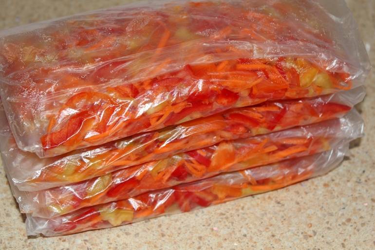 Как заморозить морковь на зиму в морозилке: кусочками, тертую, целиком, свежую, для подкорма ребенку, для винегрета – рецепты с фото