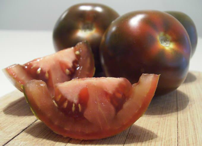Сладкие, душистые, черные — характеристика помидоров сорта «кумато» по отзывам селекционеров и дачников