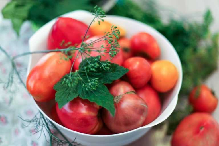 Чтобы помидоры не лопались при консервировании + что делать, как сохранить?