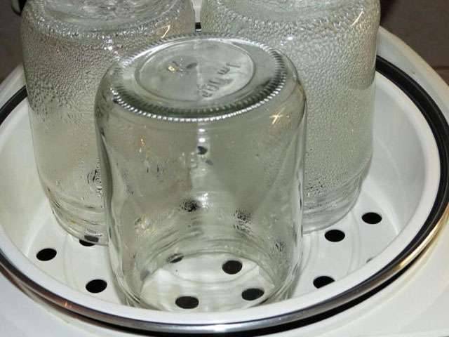 Как стерилизовать банки в кастрюле с водой: правила кипячения в домашних условиях