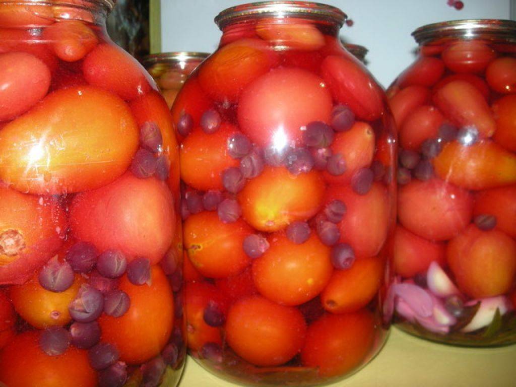 Помидоры с виноградом на зиму - пошаговый фоторецепт