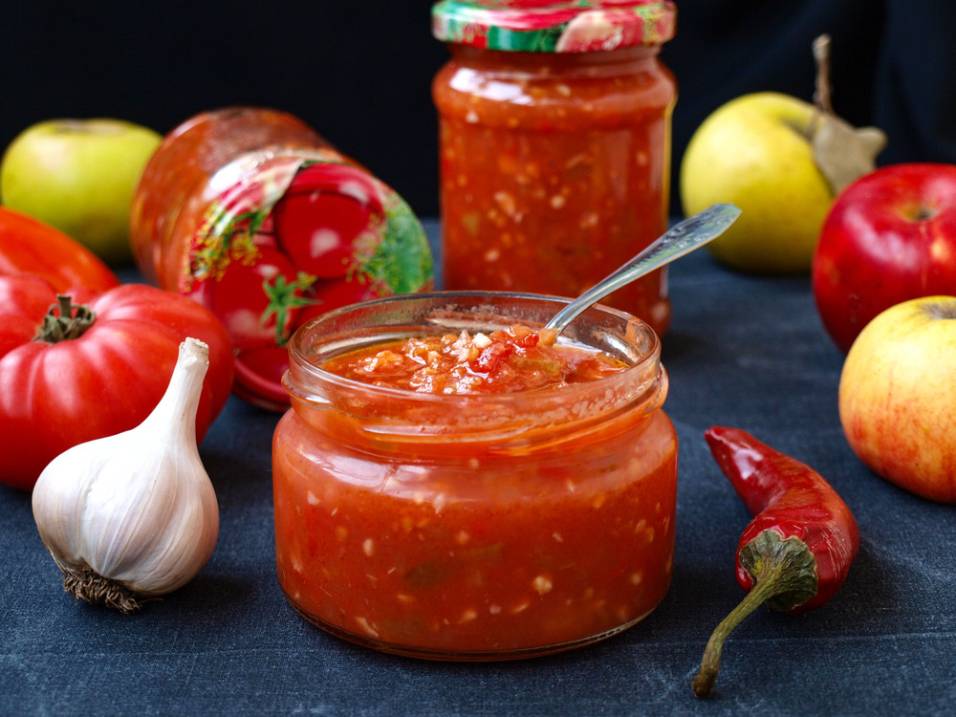 Аджика из помидор и перца на зиму — 5 лучших рецептов
