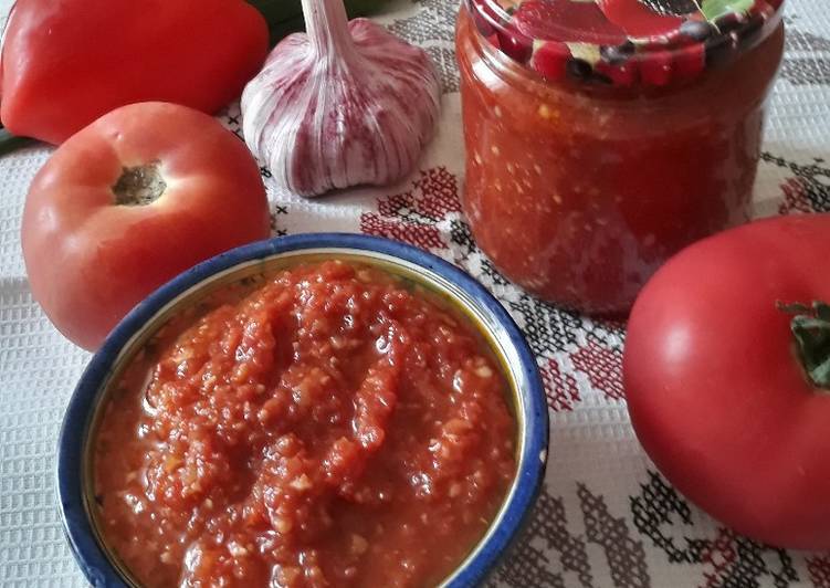Аджика на зиму из помидор и болгарского перца – 6 рецептов пальчики оближешь!
