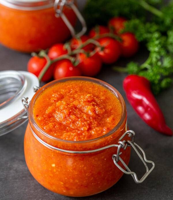 Аджика на зиму - 7 лучших рецептов вкусной домашней аджики