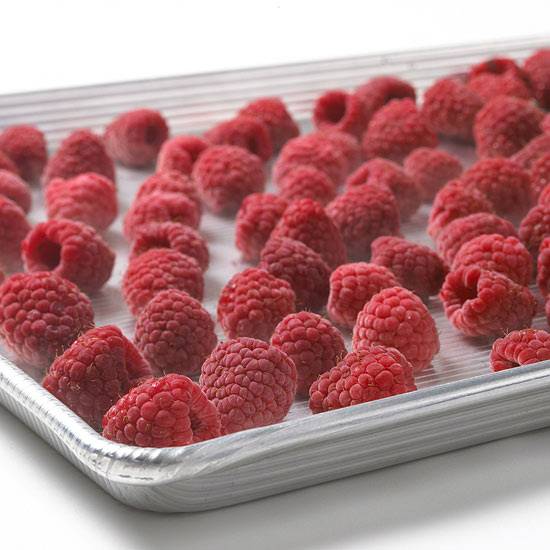 Правила заморозки ягод малины: секреты и хитрости