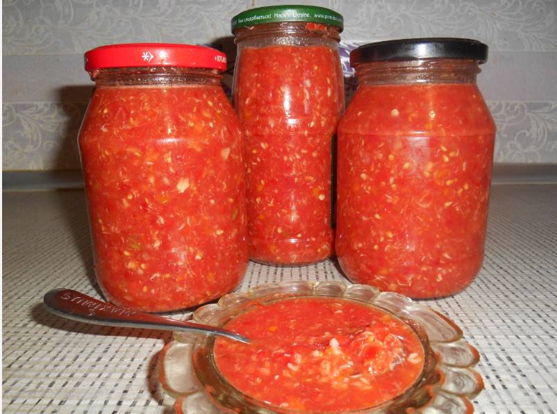 Сырая аджика с хреном и помидорами на зиму рецепт с фото пошагово и видео - 1000.menu