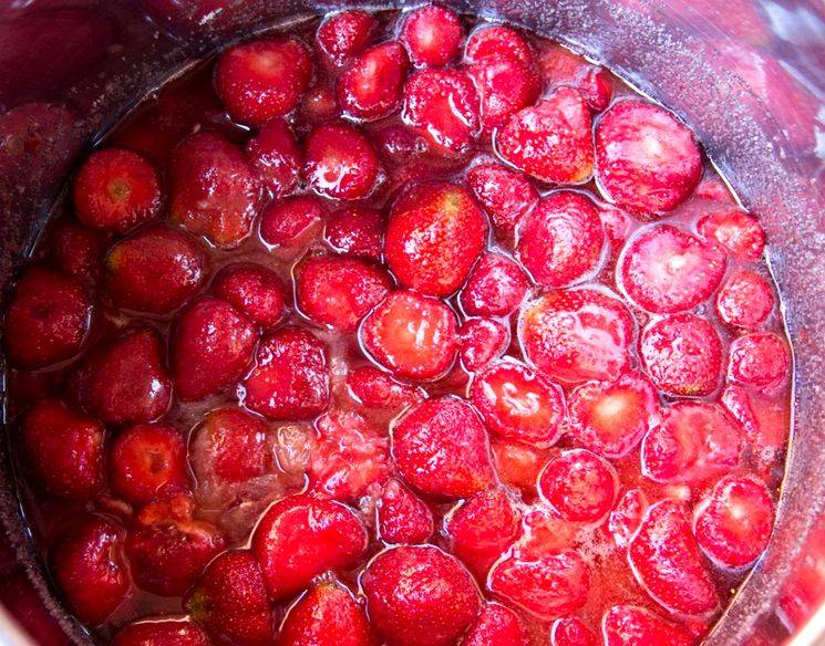 Клубничное варенье на зиму с целыми ягодами — 6 рецептов густого варенья из клубники