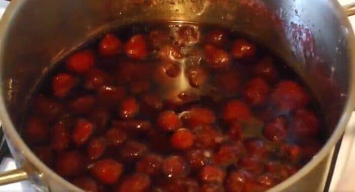 Как сварить варенье из клубники на зиму густое с целыми ягодами