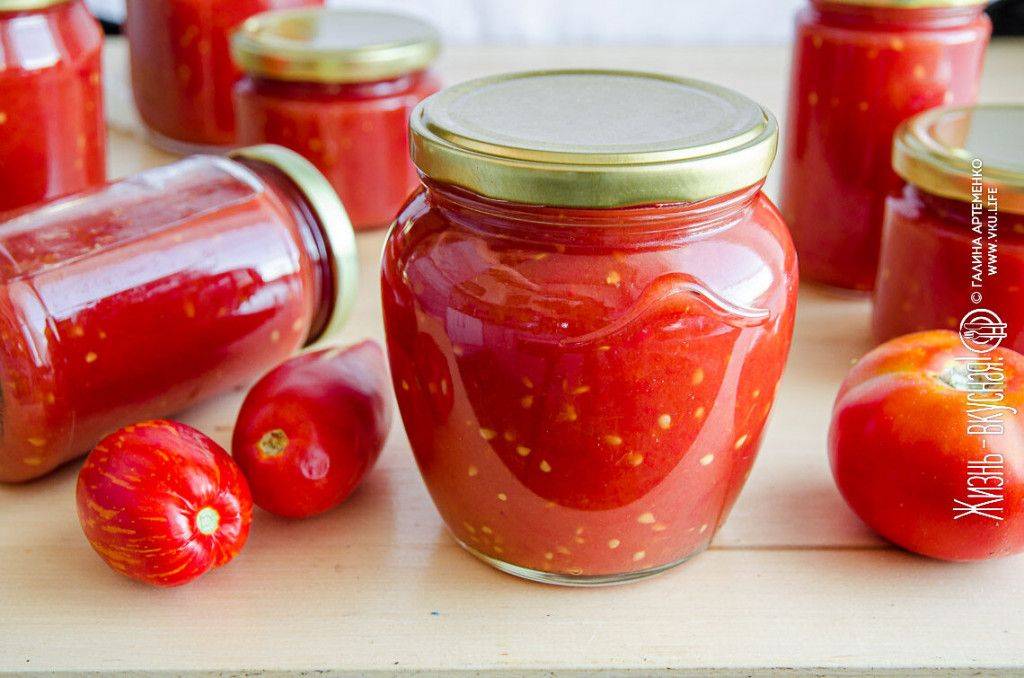 Помидоры в томатном соке (соусе) на зиму: 7 самых вкусных рецептов