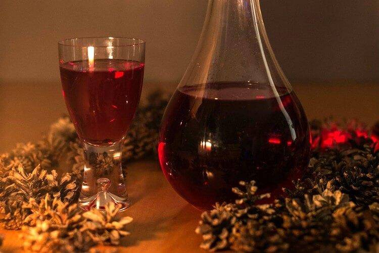 Домашнее вино из ягод: рецепты лёгких и креплёных ягодных напитков
