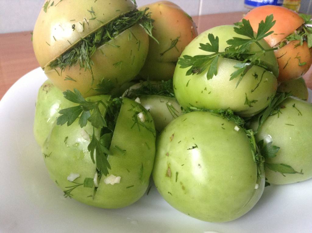 Зеленые помидоры на зиму в банках — 8 вкусных простых рецептов