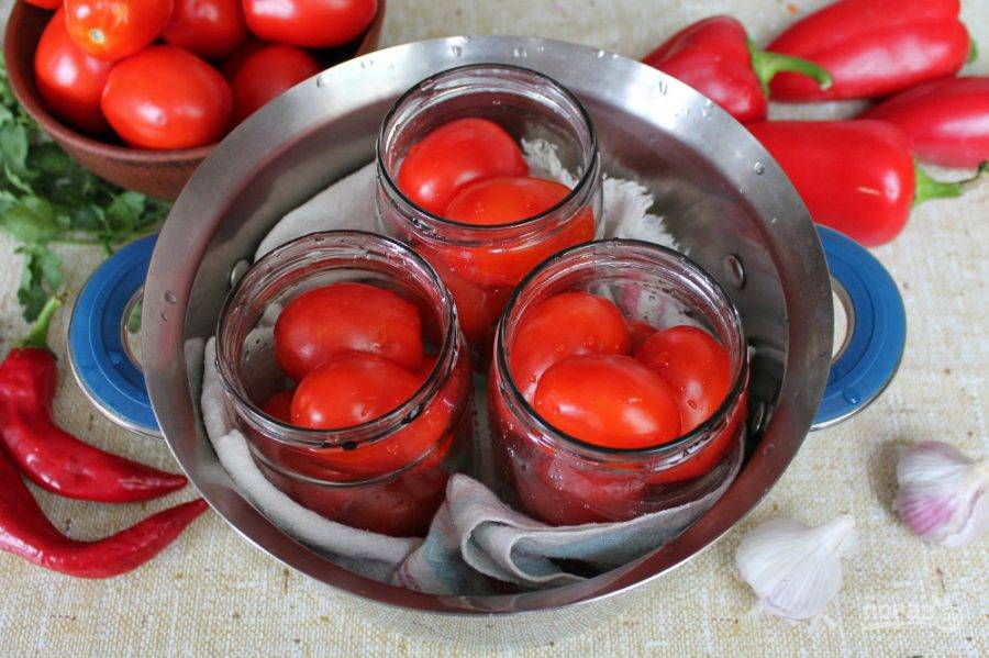 Простой рецепт заправки из помидор на зиму в домашних условиях пошагово