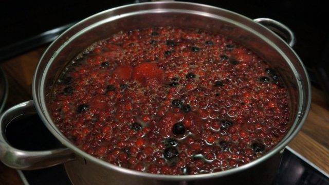 Вино из клубники в домашних условиях – рецепт простой на все времена!